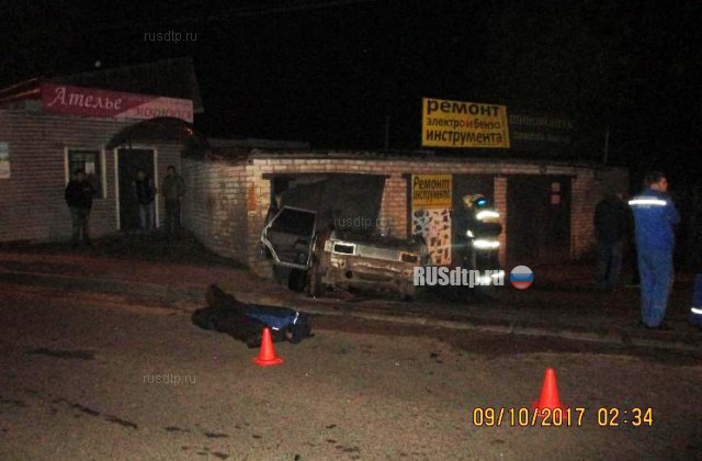 В Нижнем Новгороде ВАЗ-2114 врезался в гараж. Двое погибли и двое тяжело пострадали