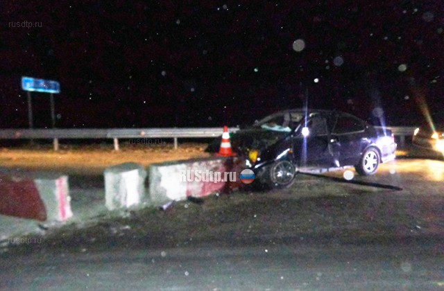 В Иркутской области «Хонда» врезалась в бетонное ограждение. Двое погибли