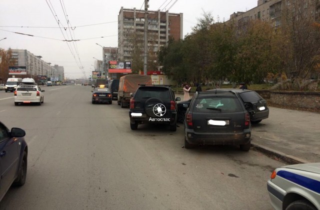 Приступ кашля у водителя привел к массовому ДТП в Новосибирске