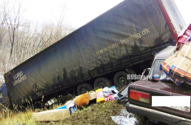 В Татарстане водитель «Жигулей» погиб, врезавшись в аварийную фуру