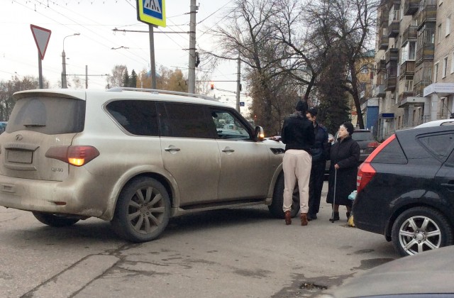 В Пензе девушка на Infiniti сбила старушку и накричала на неё