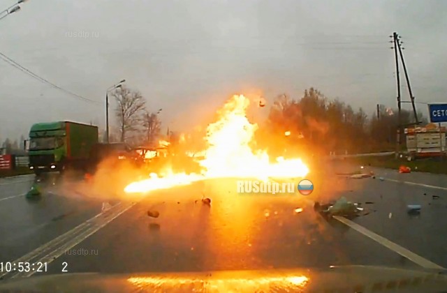 Водитель сгорел в машине в результате крупного ДТП на Рязанском шоссе