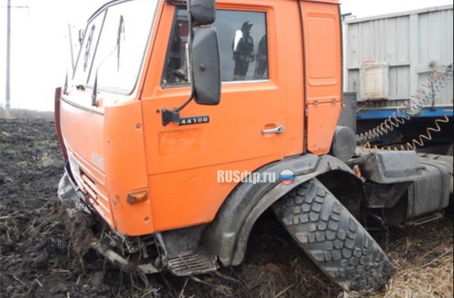 В Бузулукском районе водитель «Лады» погиб, столкнувшись с двумя грузовиками