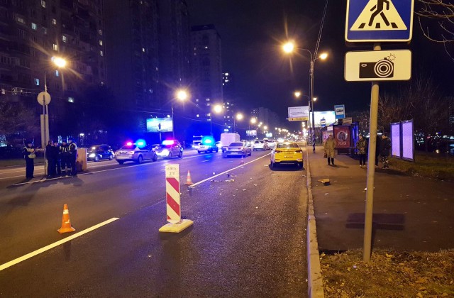 Таксист сбил женщину с двумя детьми на Балаклавском проспекте в Москве