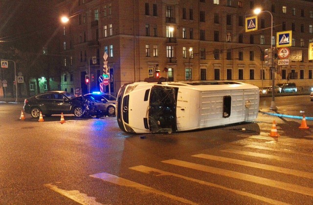 Шестеро пострадали в ДТП с участием маршрутки в Петербурге