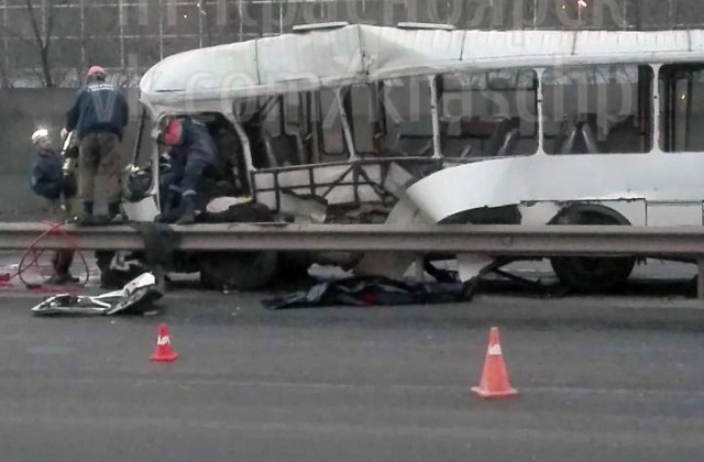 Водитель автобуса и кондуктор погибли в ДТП в Красноярске