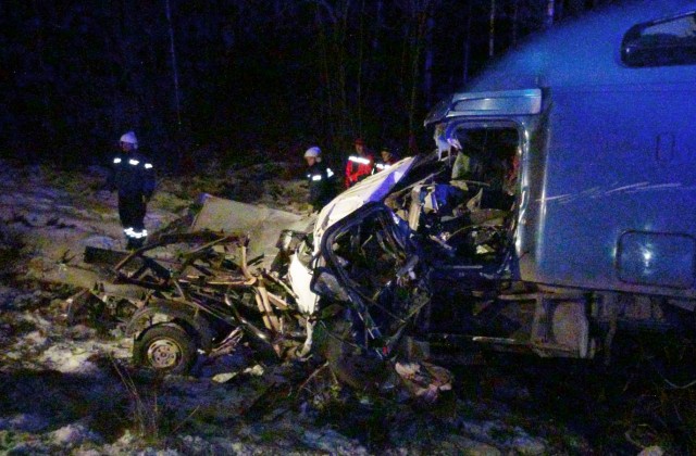 Три человека погибли в ДТП с участием двух грузовиков под Первоуральском