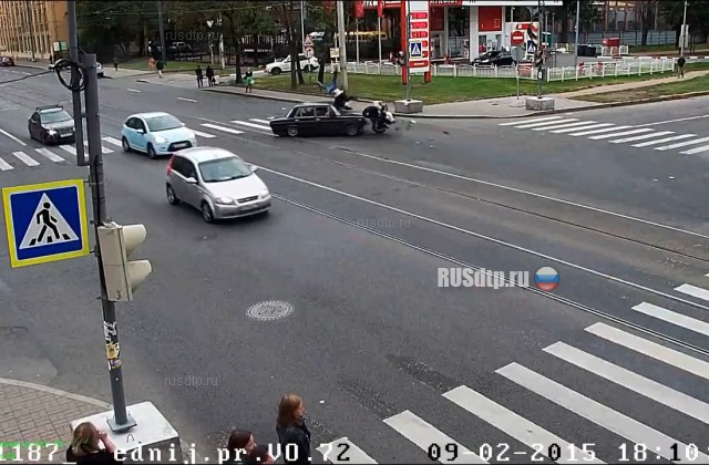 Столкновение мотоциклиста и автомобиля в Санкт-Петербурге