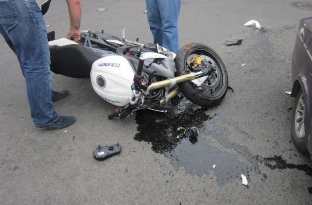Столкновение мотоциклиста и автомобиля в Санкт-Петербурге