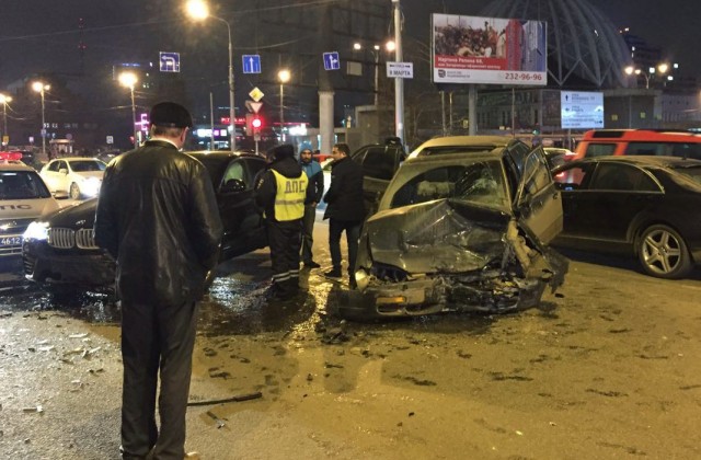 Водитель «Тойоты» погиб в массовом ДТП на улице Куйбышева в Екатеринбурге