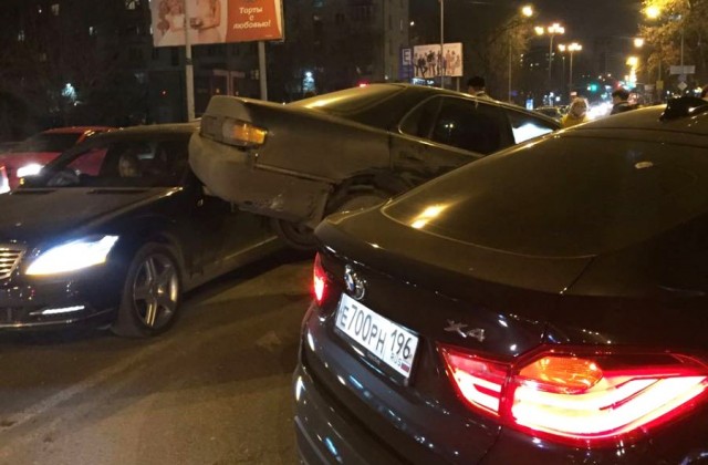 Водитель «Тойоты» погиб в массовом ДТП на улице Куйбышева в Екатеринбурге