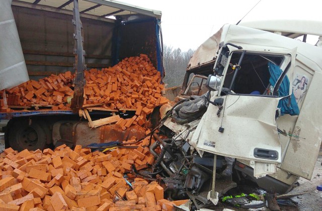 В Татарстане в ДТП погибли два водителя большегрузов