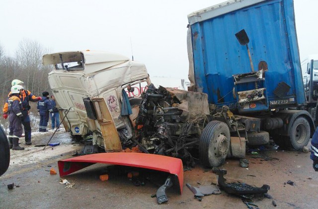 В Татарстане в ДТП погибли два водителя большегрузов