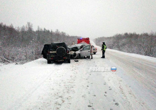 В Мурманской области «Land Rover» столкнулся с «Renault Logan». Погибла 57-летняя женщина