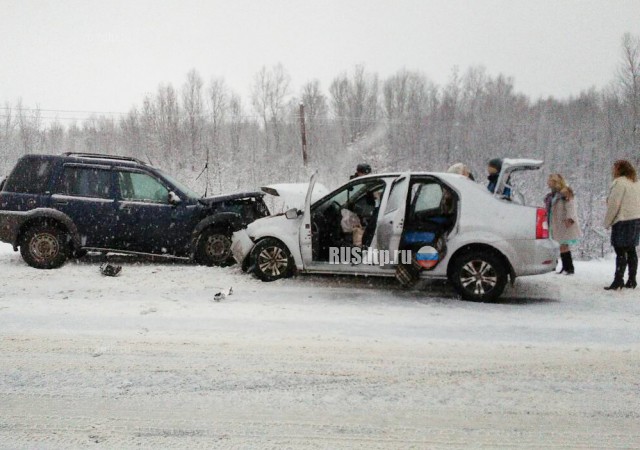 В Мурманской области «Land Rover» столкнулся с «Renault Logan». Погибла 57-летняя женщина