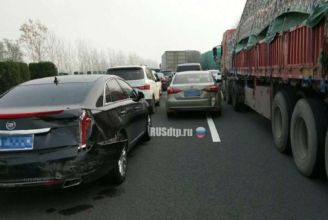 В Китае в массовом ДТП с участием 30 автомобилей погибли 18 человек