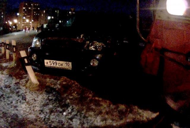 В Петрозаводске автомобиль столкнулся с поездом. Видео
