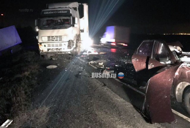 Водитель «Гранты» погиб в ДТП с тремя грузовиками на трассе М-5 под Сызранью