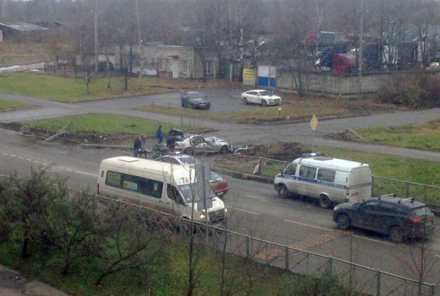 В Пушкине водитель «Мерсдеса» погиб, врезавшись в столб
