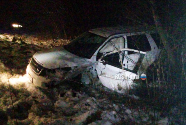 На трассе Иваново-Ярославль лихач на «Ленд Ровере» врезался в машину с семьей