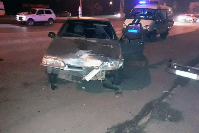 В Шахтах автомобиль сбил троих детей на пешеходном переходе