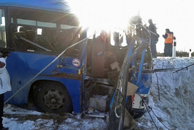 В Еврейской автономной области автобус столкнулся с поездом. Пострадали три человека