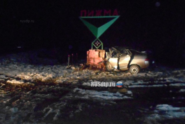 В Тоншаевском районе 22-летний водитель погиб, врезавшись в стелу