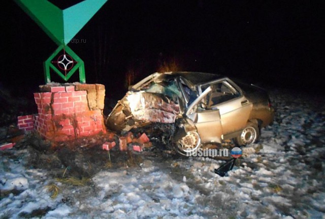 В Тоншаевском районе 22-летний водитель погиб, врезавшись в стелу