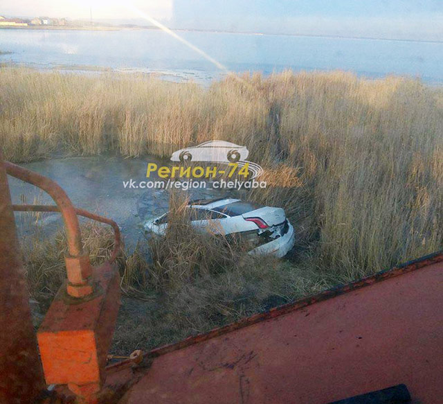 В Челябинской области «Ягуар» упал в озеро после столкновения с совой