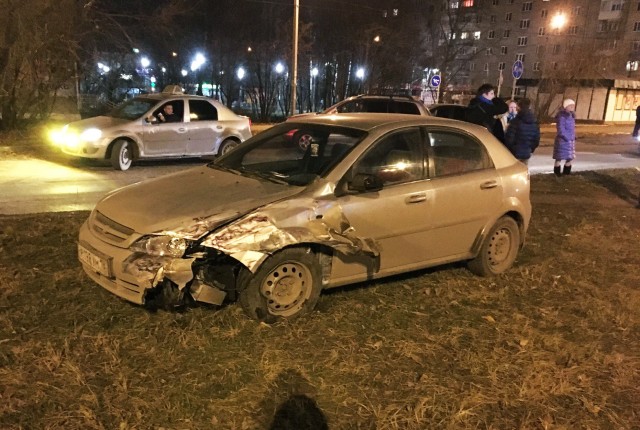 Столкновение двух автомобилей в Ижевске запечатлел видеорегистратор