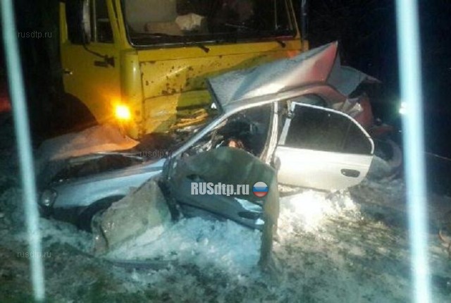 Водитель и пассажирка «Hyundai» погибли под встречным КАМАЗом в Будённовском районе