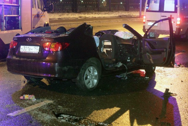 В Москве в лобовом столкновении автомобилей погиб человек
