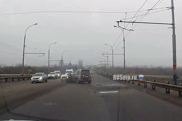 Момент смертельного ДТП на Новом мосту в Астрахани запечатлел видеорегистратор