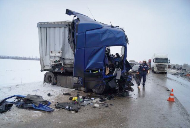 ДТП с участием двух большегрузов под Сызранью унесло жизнь дальнобойщика