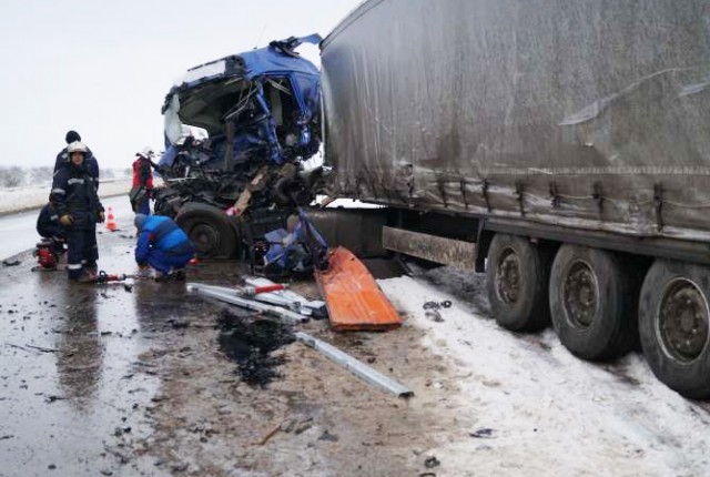 ДТП с участием двух большегрузов под Сызранью унесло жизнь дальнобойщика