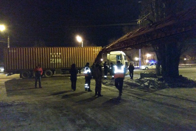 В Воронеже столкнулись поезд и грузовик