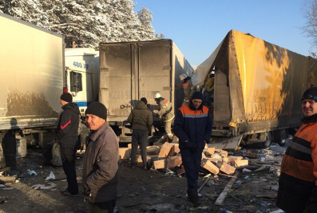 Семь большегрузов столкнулись на трассе М-5 «Урал» в Челябинской области