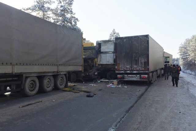Семь большегрузов столкнулись на трассе М-5 «Урал» в Челябинской области