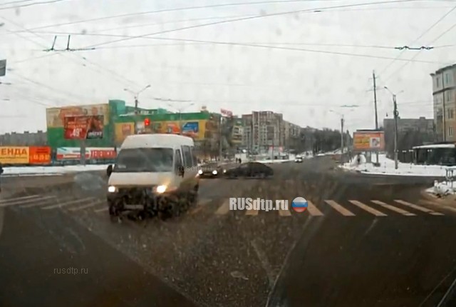 ДТП на Хевешской в Чебоксарах попало на видео