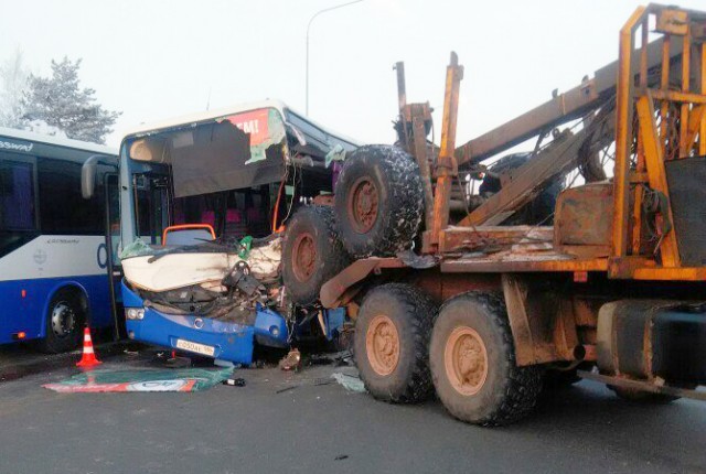 Под Сургутом автобус столкнулся с КАМАЗом. Пострадали 6 человек