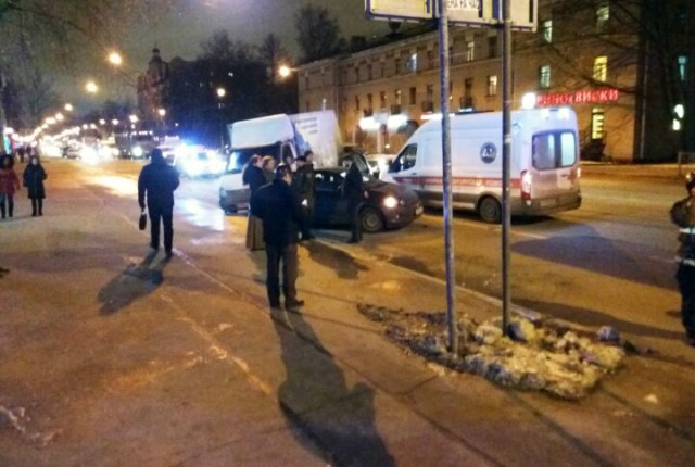 Пассажир «Рено» погиб в массовом ДТП на проспекте Энгельса в Петербурге