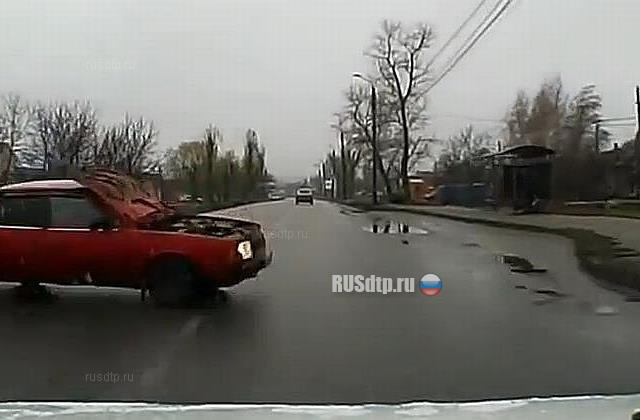 Открывшийся капот спровоцировал ДТП