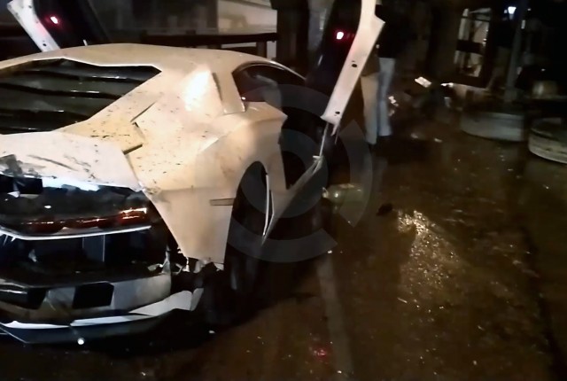 Спорткар Lamborghini столкнулся с фурой на Ярославском шоссе