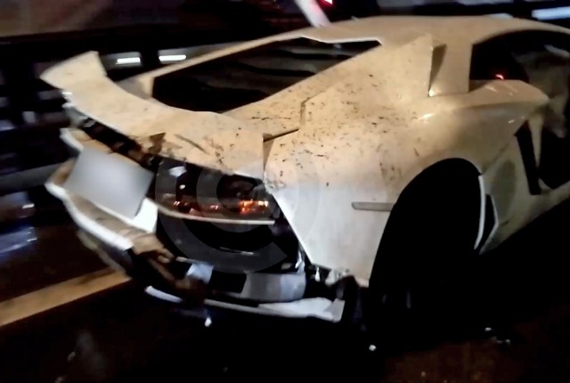 Спорткар Lamborghini столкнулся с фурой на Ярославском шоссе