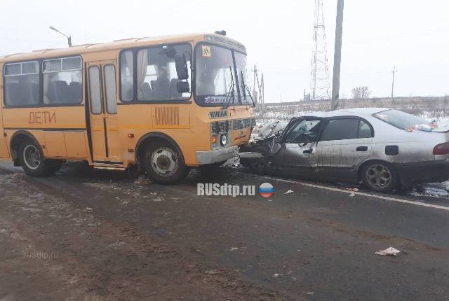 В Чувашии уснувший водитель «Тойоты» врезался в школьный автобус