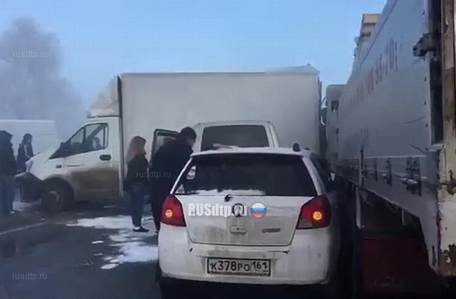 Около 15 автомобилей столкнулись на трассе М-4 «Дон» под Краснодаром