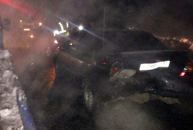 Около 20 автомобилей столкнулись на трассе в Адыгее.