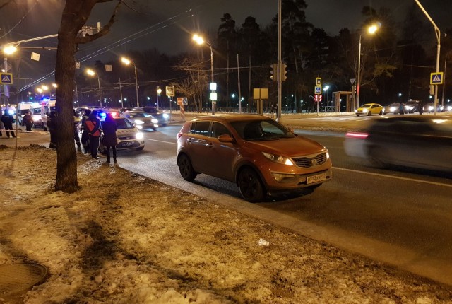 Толпа пыталась растерзать виновницу ДТП на Бакинской улице в Москве
