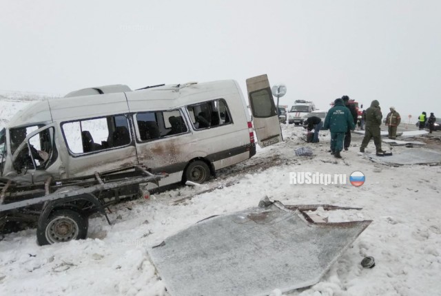 На Ставрополье в ДТП с участием «Газели» и микроавтобуса погибли 2 человека