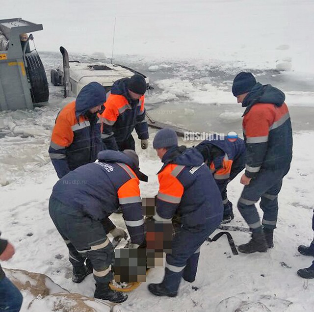 В Башкирии грузовик утонул в реке вместе с водителем